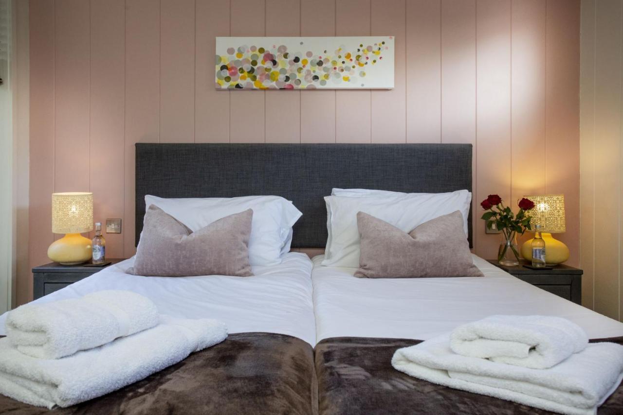 Whileaway Lodge, Strawberryfield Park شيدر المظهر الخارجي الصورة