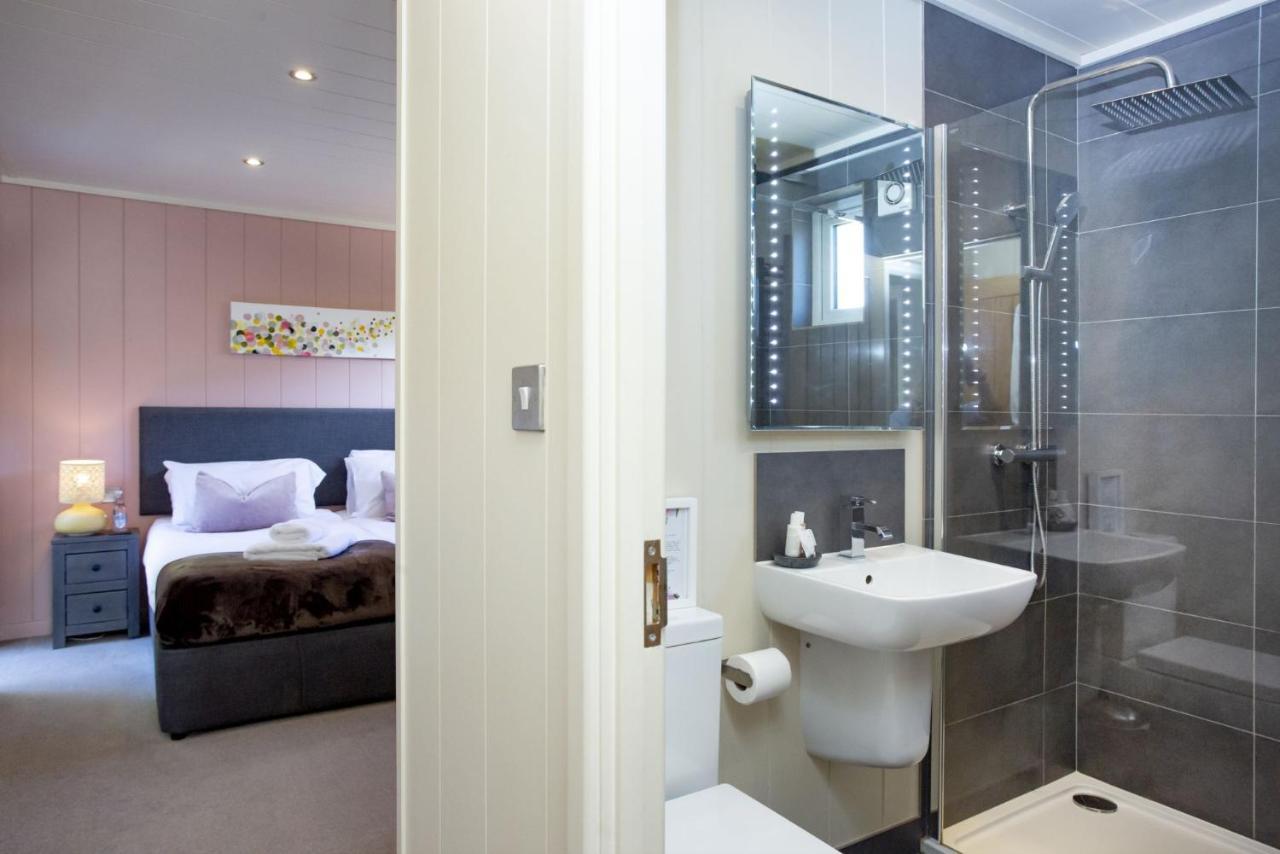 Whileaway Lodge, Strawberryfield Park شيدر المظهر الخارجي الصورة